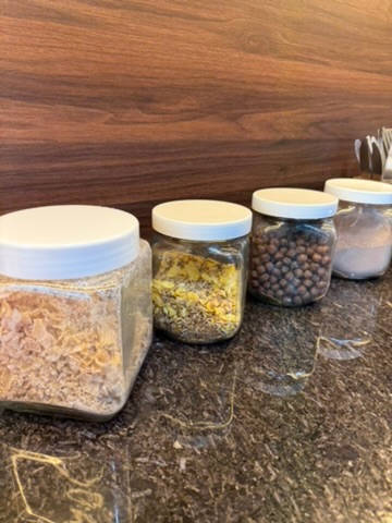 Potes de granola, cereal e castanhas